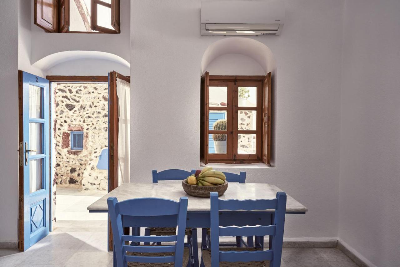 Amphitheater Cave Houses Фира Екстериор снимка